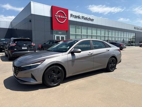 Used 2023 Hyundai Elantra SEL FWD image 1