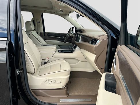 Used 2022 GMC Yukon XL Denali image 31