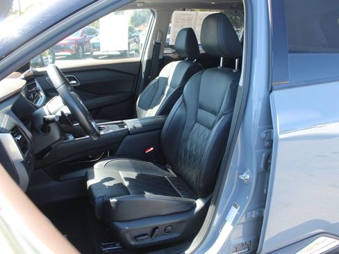 Used 2023 Nissan Rogue Platinum w/ Platinum Premium Package FWD image 13