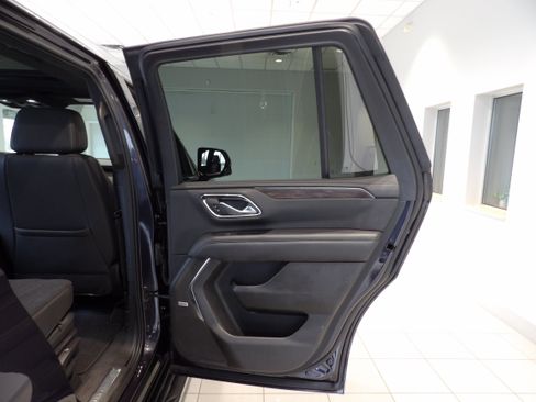 Used 2022 Chevrolet Tahoe LT w/ Luxury Package AWD/4WD image 24