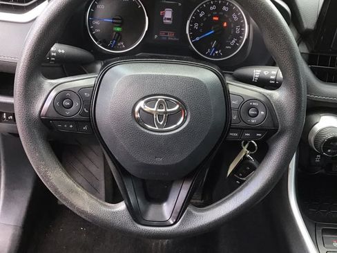 Used 2021 Toyota RAV4 LE AWD/4WD image 8