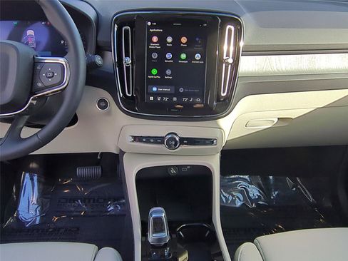 New 2026 Volvo XC40 B5 Ultra w/ Protection Package Premier image 15