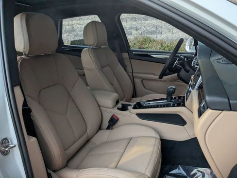 New 2026 Porsche Macan image 26