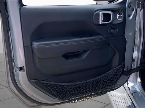 Used 2018 Jeep Wrangler Unlimited Sahara w/ Dual Top Group AWD/4WD image 22
