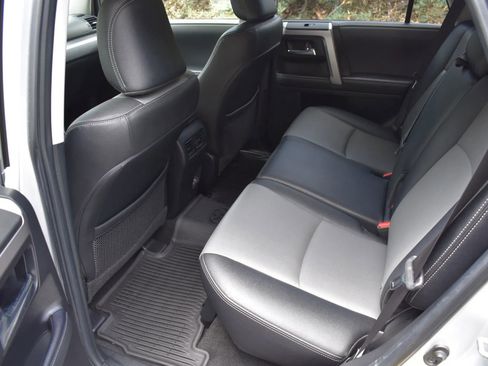 Used 2020 Toyota 4Runner SR5 Premium AWD/4WD image 10