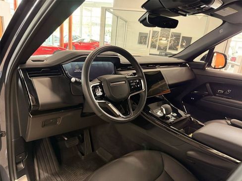 Used 2025 Land Rover Range Rover Sport SE AWD/4WD image 8