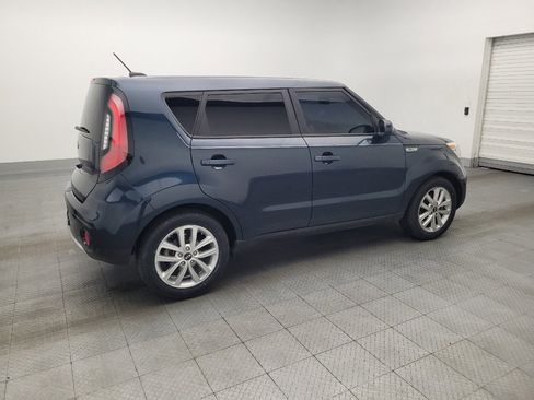 Used 2017 Kia Soul + image 10