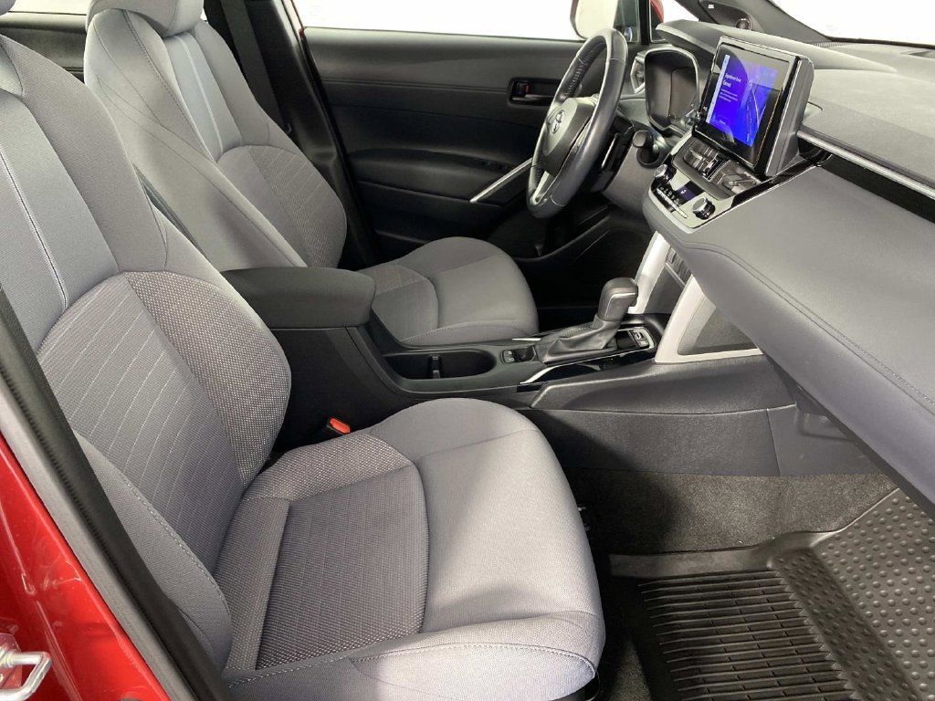 Used 2023 Toyota Corolla Cross AWD Hybrid w/ Moonroof Package image 12
