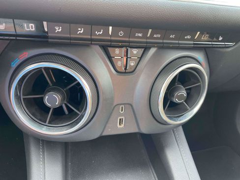 Used 2020 Chevrolet Blazer LT FWD image 17