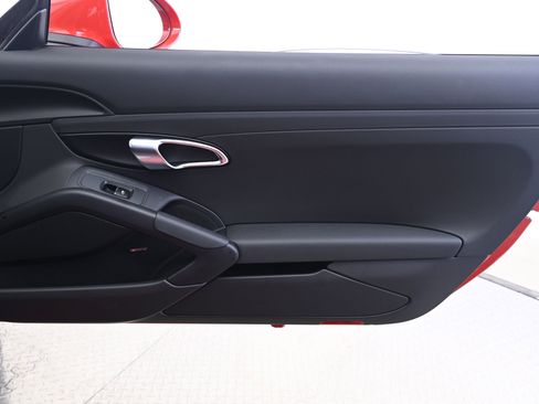 Used 2025 Porsche 718 Cayman image 17