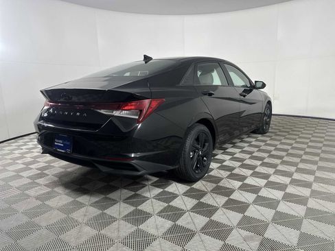Used 2023 Hyundai Elantra SEL w/ Preferred Accessory Package image 11