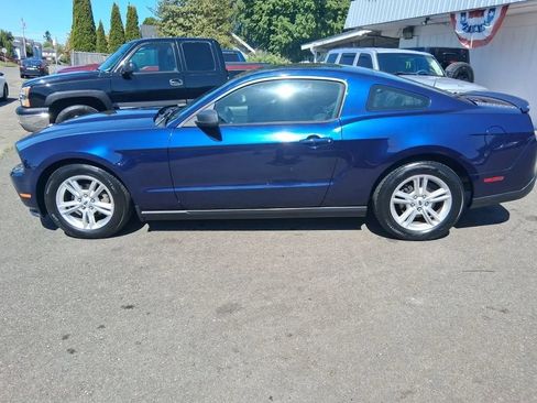 Used 2010 Ford Mustang Premium RWD image 8