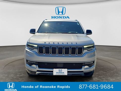 Used 2024 Jeep Wagoneer Series III AWD/4WD image 8