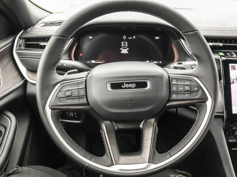 New 2025 Jeep Grand Cherokee Limited image 25