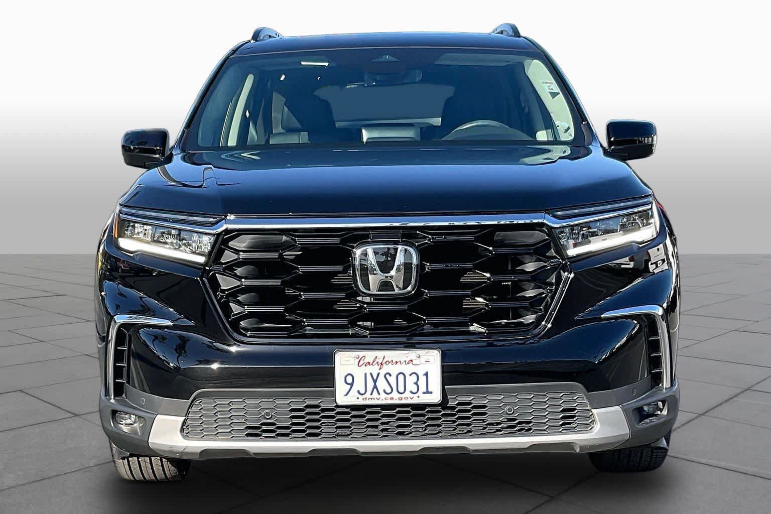 Used 2024 Honda Pilot Touring image 3