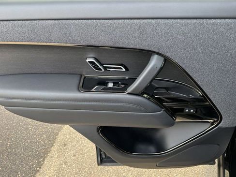 Used 2023 Land Rover Range Rover Sport SE Dynamic image 37