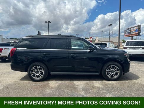 Used 2025 Ford Expedition Active AWD/4WD image 2