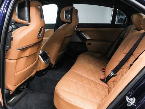 Certified 2023 BMW 740i RWD image 17