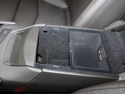 New 2025 Cadillac XT5 Luxury image 18