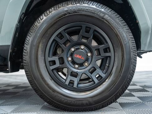 Used 2022 Toyota 4Runner TRD Off-Road Premium w/ Moonroof Package AWD/4WD image 19
