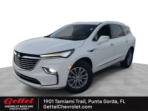 Used 2023 Buick Enclave Essence image 1