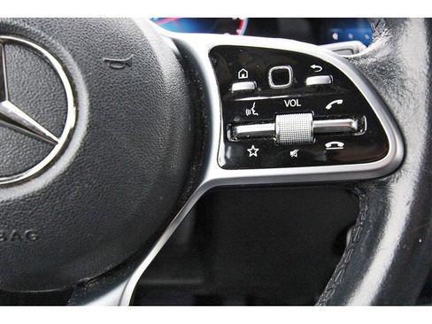 Used 2022 Mercedes-Benz GLB 250 image 12