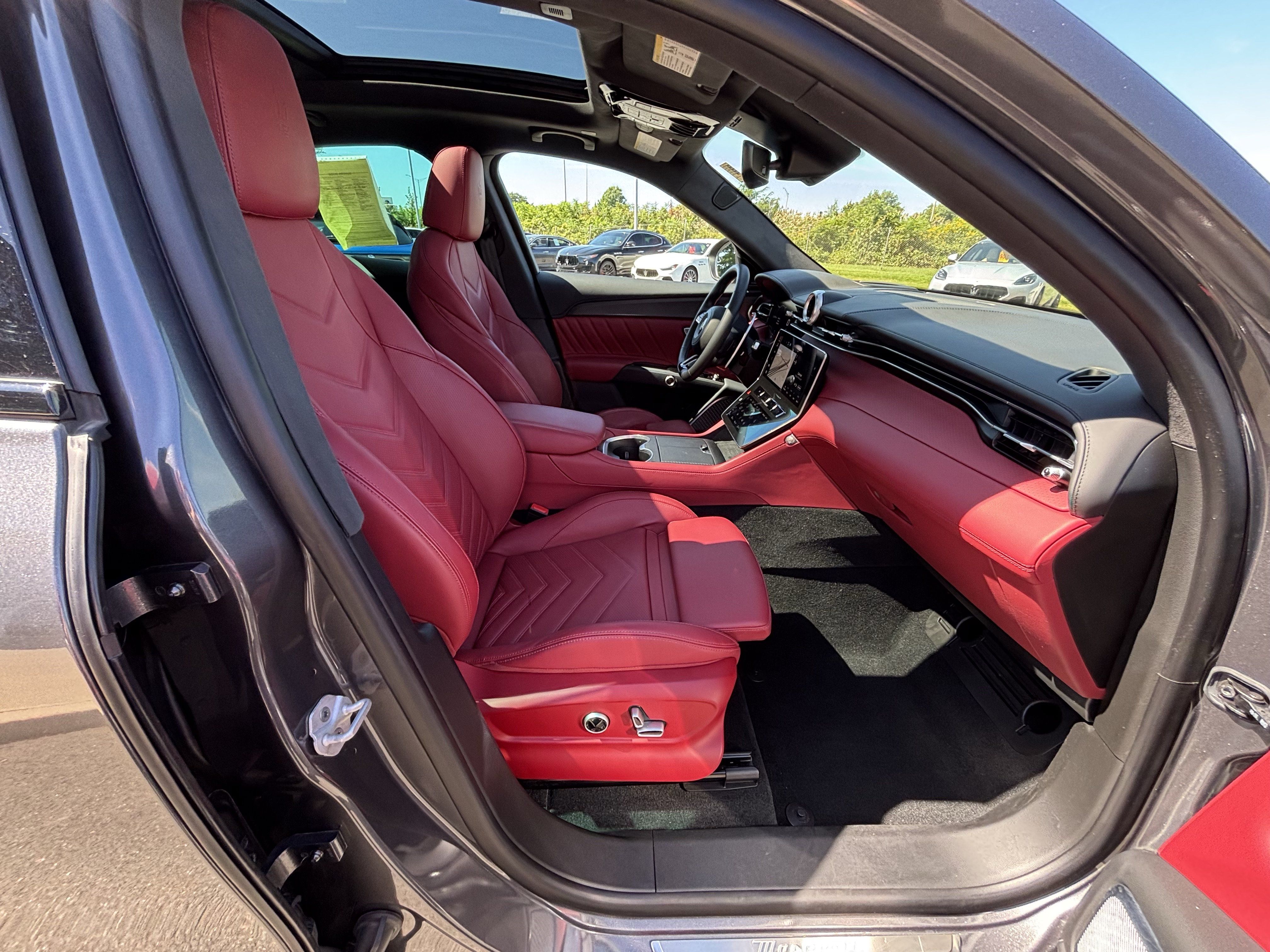Used 2023 Maserati Grecale Folgore AWD/4WD image 36