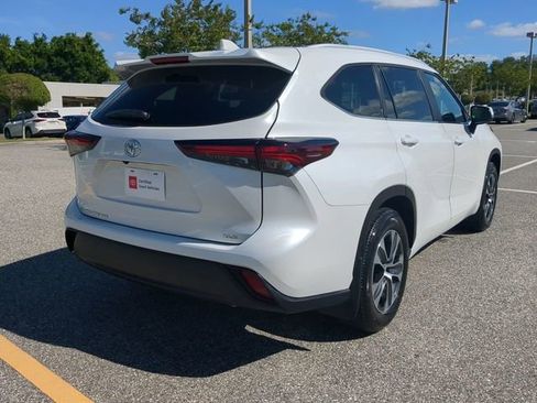 Certified 2024 Toyota Highlander XLE image 4