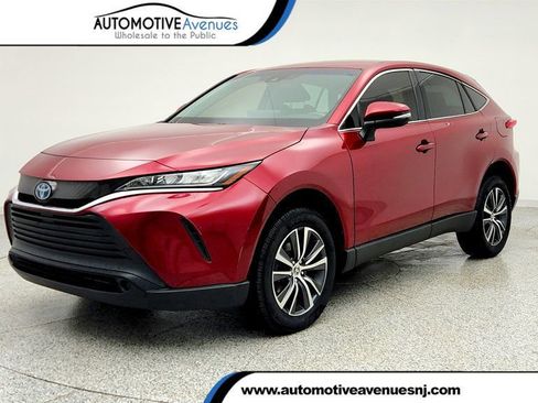 Used 2021 Toyota Venza LE image 1