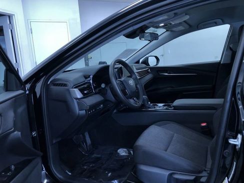 Used 2025 Toyota Camry LE image 11