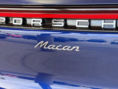 Certified 2026 Porsche Macan AWD/4WD image 33