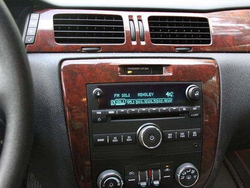 Used 2009 Chevrolet Impala LT FWD image 11
