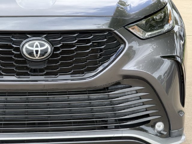 Used 2021 Toyota Highlander XSE FWD image 8