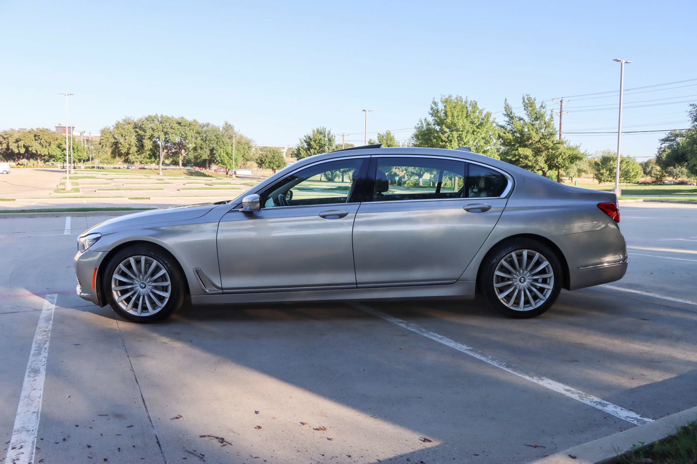 Used 2019 BMW 740i w/ Cold Weather Package RWD image 4