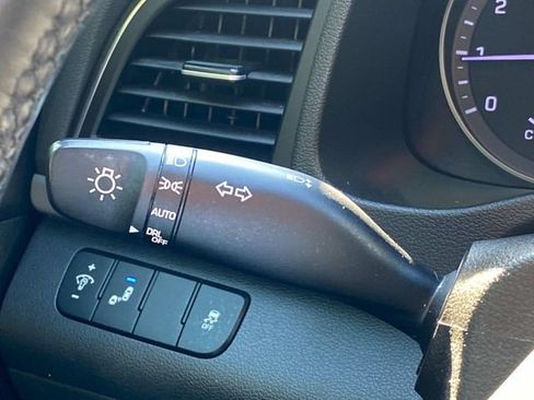 Used 2018 Hyundai Elantra Value Edition FWD image 21
