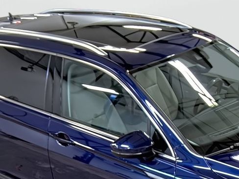 Used 2022 Volkswagen Tiguan SE AWD/4WD image 16