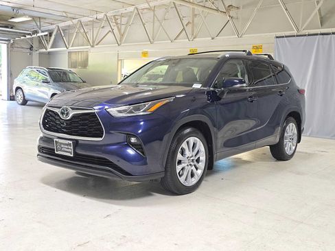 Used 2022 Toyota Highlander Limited AWD/4WD image 8