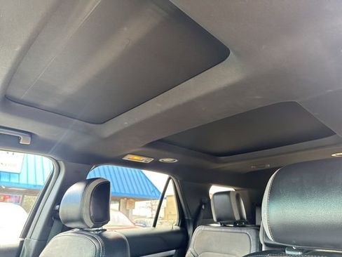 Used 2017 Ford Explorer XLT w/ Equipment Group 202A AWD/4WD image 21
