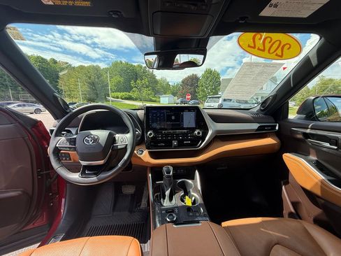 Used 2022 Toyota Highlander Platinum AWD/4WD image 12
