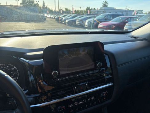 Used 2025 Nissan Pathfinder SV AWD/4WD image 25