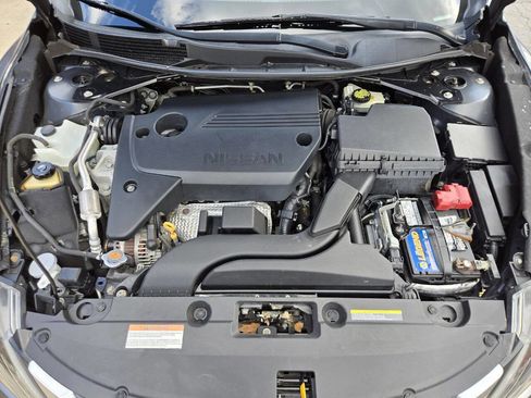 Used 2017 Nissan Altima 2.5 SR w/ Midnight Edition Package FWD image 18