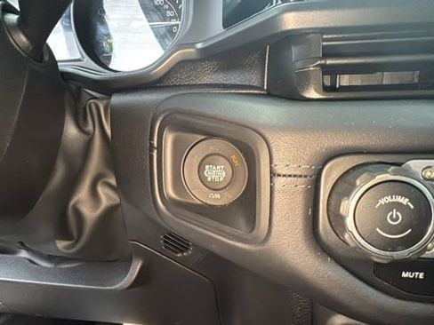 Used 2025 Jeep Wrangler Unlimited Sahara image 14