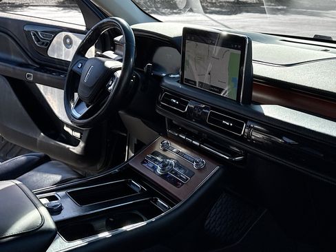 Used 2020 Lincoln Aviator Reserve w/ Equipment Group 202A image 5