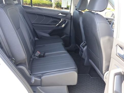 Certified 2023 Volkswagen Tiguan SE w/ Panoramic Sunroof Package image 20