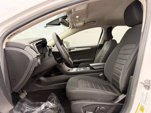 Used 2019 Ford Fusion SE FWD image 11