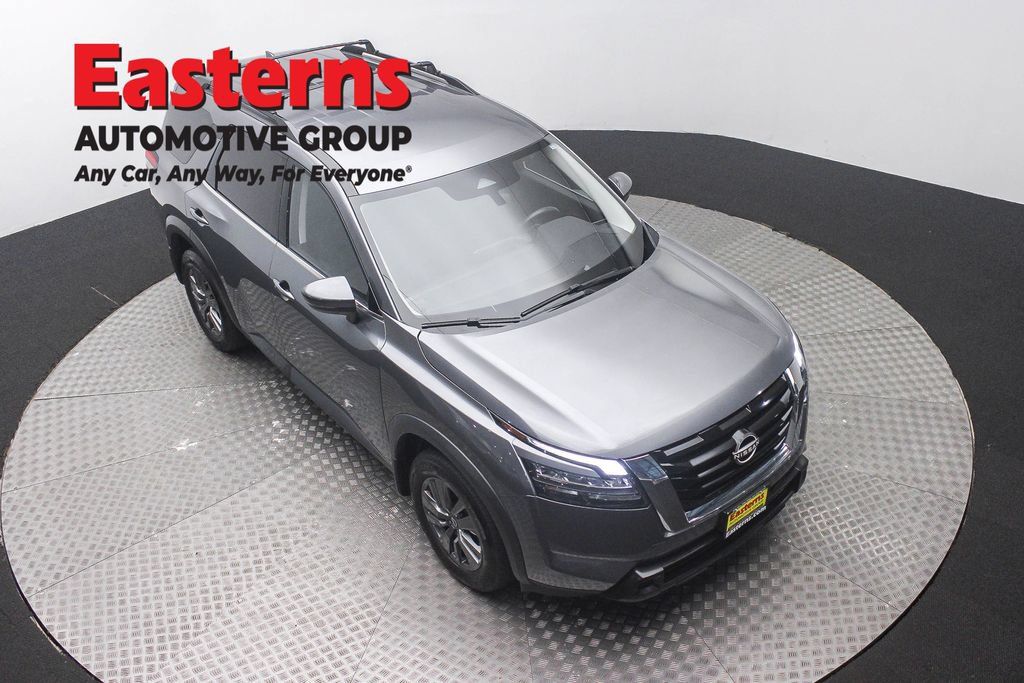 Used 2024 Nissan Pathfinder SV AWD/4WD image 3