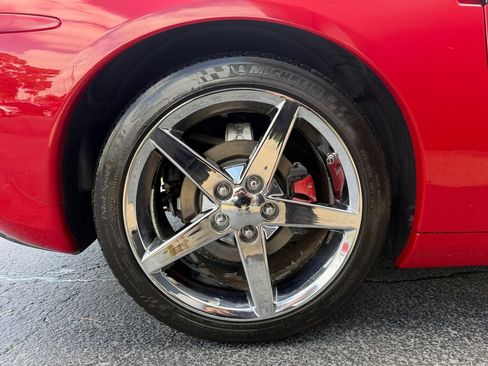 Used 2005 Chevrolet Corvette Coupe w/ Preferred Equipment Group RWD image 34