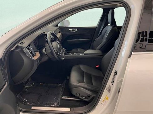 Used 2021 Volvo XC60 T5 Momentum w/ Premium Package image 19