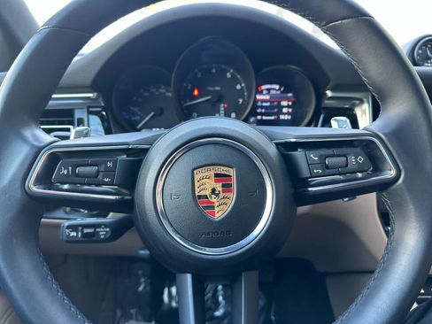 Certified 2025 Porsche Macan AWD/4WD image 25