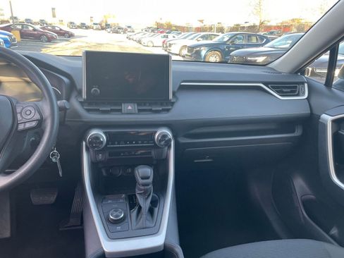 Used 2025 Toyota RAV4 LE image 34